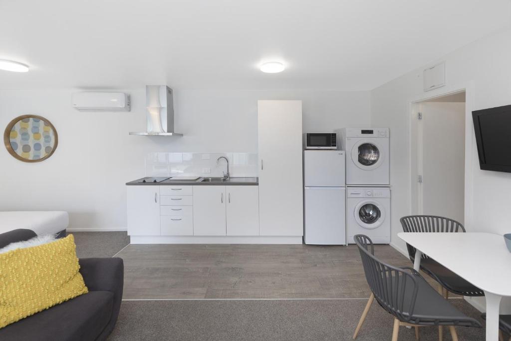 The Adelphi - Resim 27