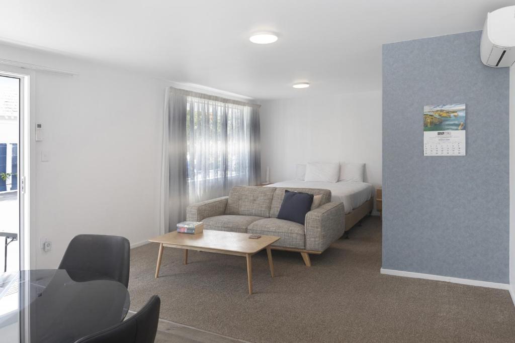 The Adelphi - Resim 38