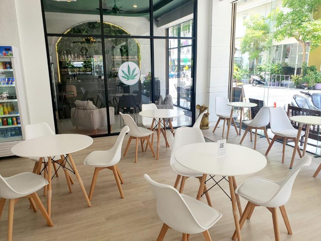 Issara Patong Beach - Resim 12