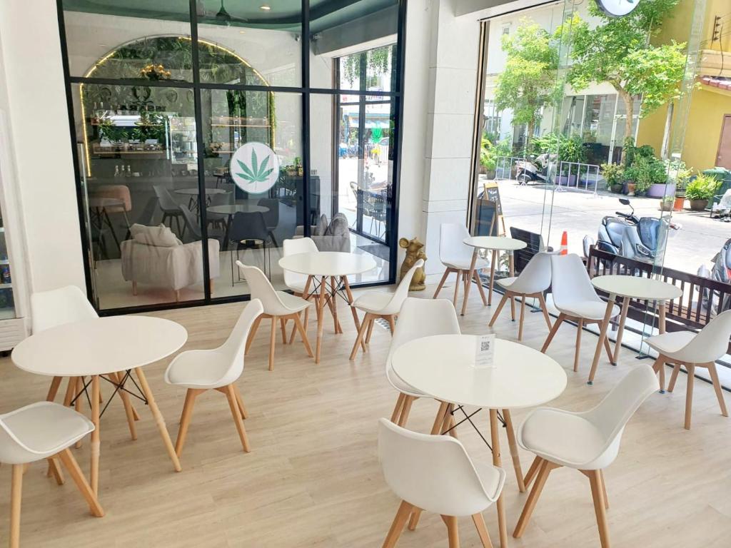 Issara Patong Beach - Resim 13