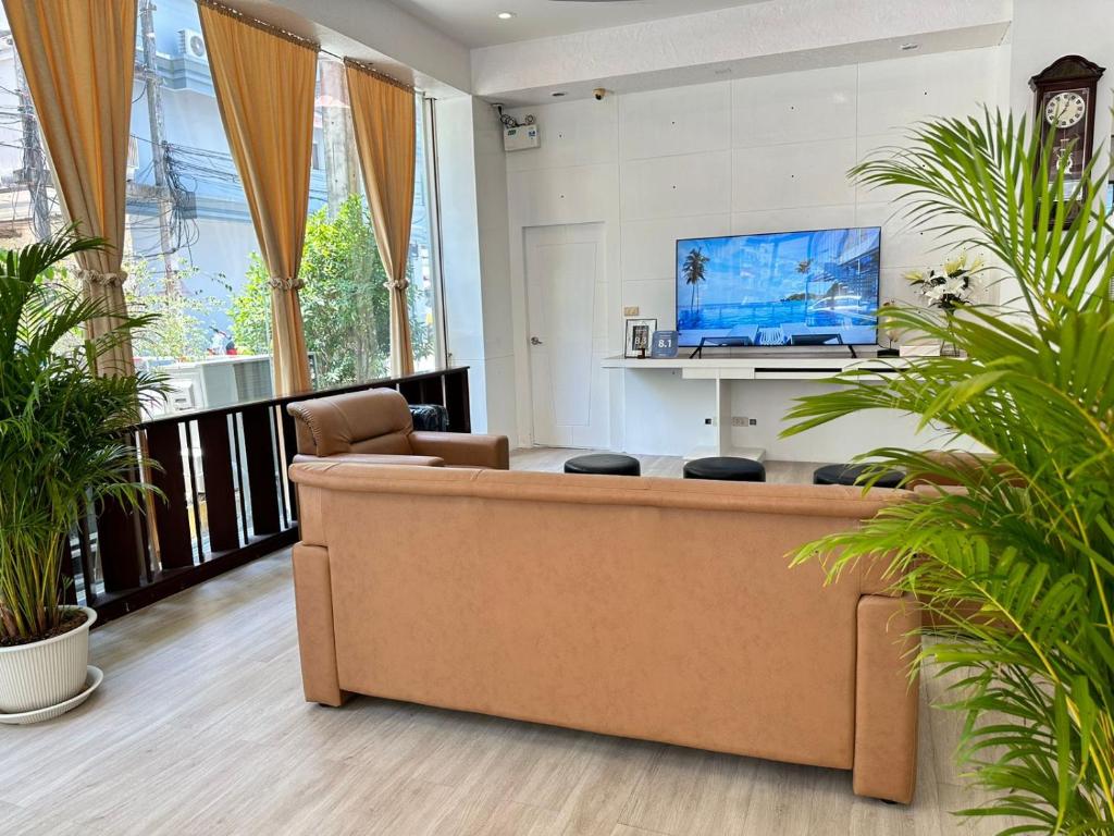 Issara Patong Beach - Resim 17