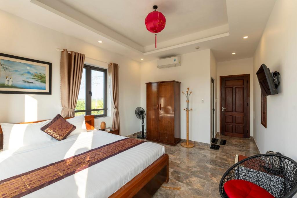 Postel nebo postele na pokoji v ubytování Rice River Villa - Hoi An