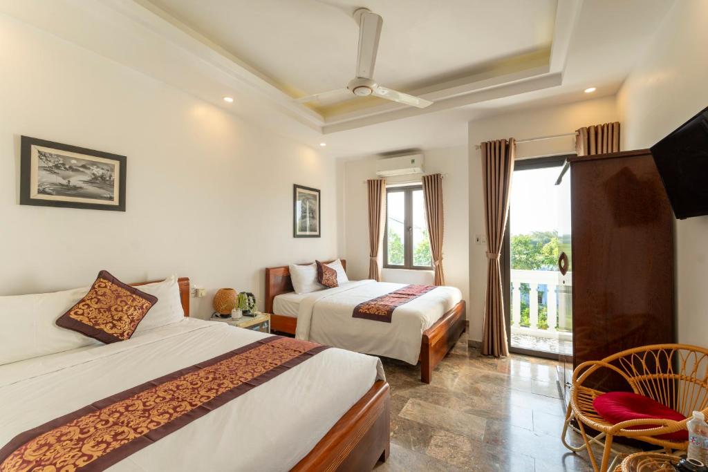 Postel nebo postele na pokoji v ubytování Rice River Villa - Hoi An