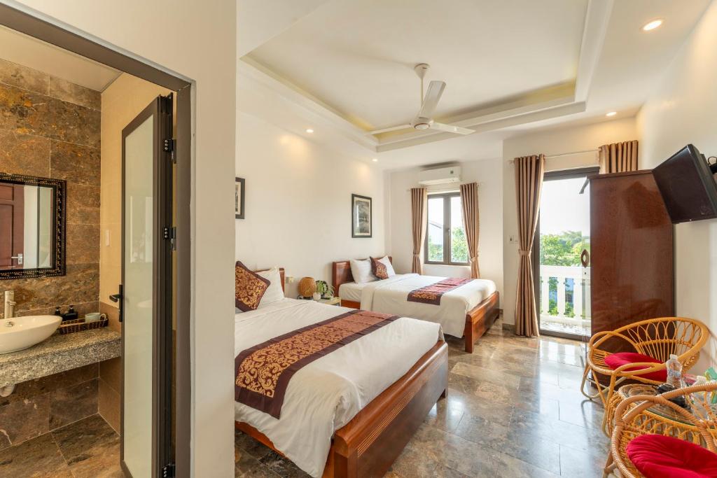 Postel nebo postele na pokoji v ubytování Rice River Villa - Hoi An