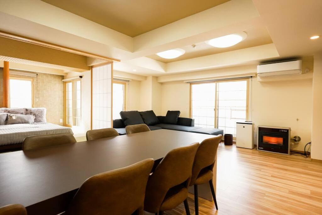 Posezení v ubytování MolinHotels702 アクティビティを満喫できる札幌定山渓 天然温泉付-1L2Room K-Bed1&W-beds3 8persons