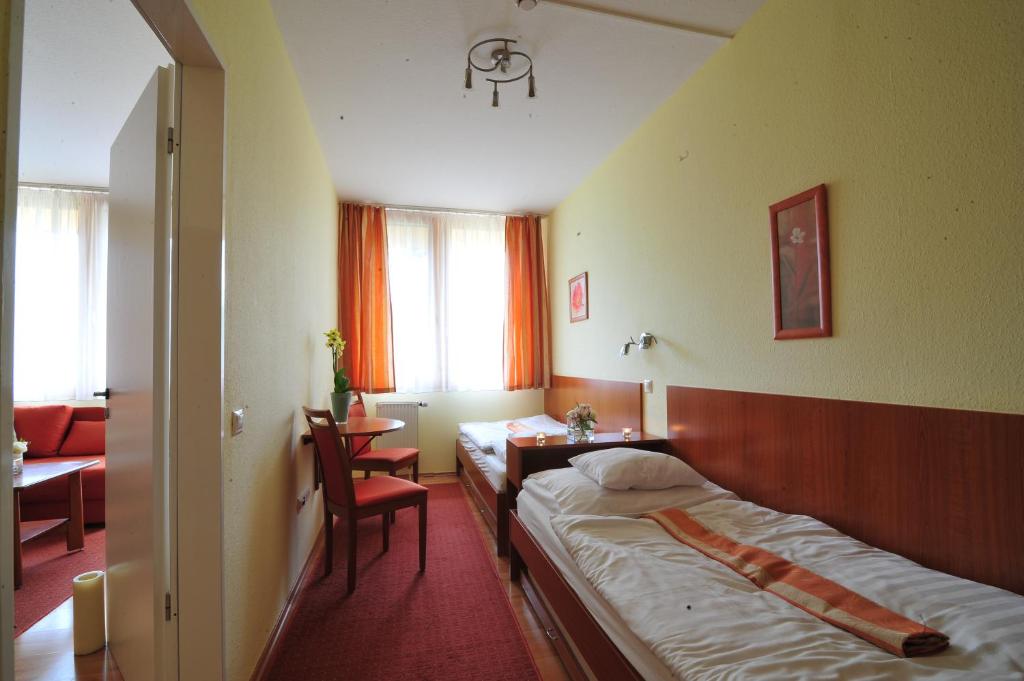 Apartman Hotel - One-Bedroom Apartment With Balcony