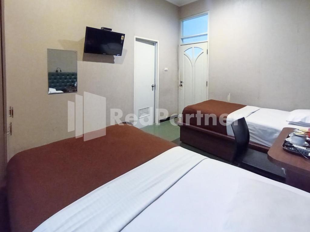 Nillo Hotel Kebumen Mitra RedDoorz - Chambre Jumelle De Luxe