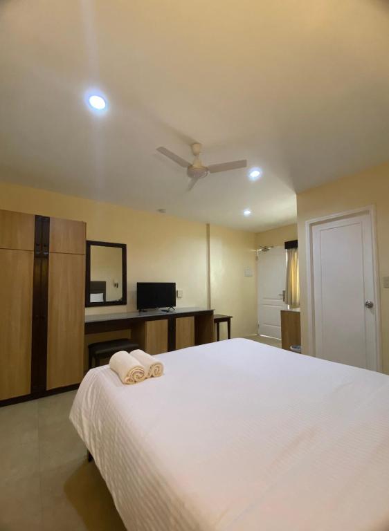 Panglao Regents Park Resort - Deluxe Double Room (West Wing)