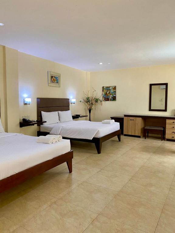 Panglao Regents Park Resort - Deluxe Family Room (West Wing)