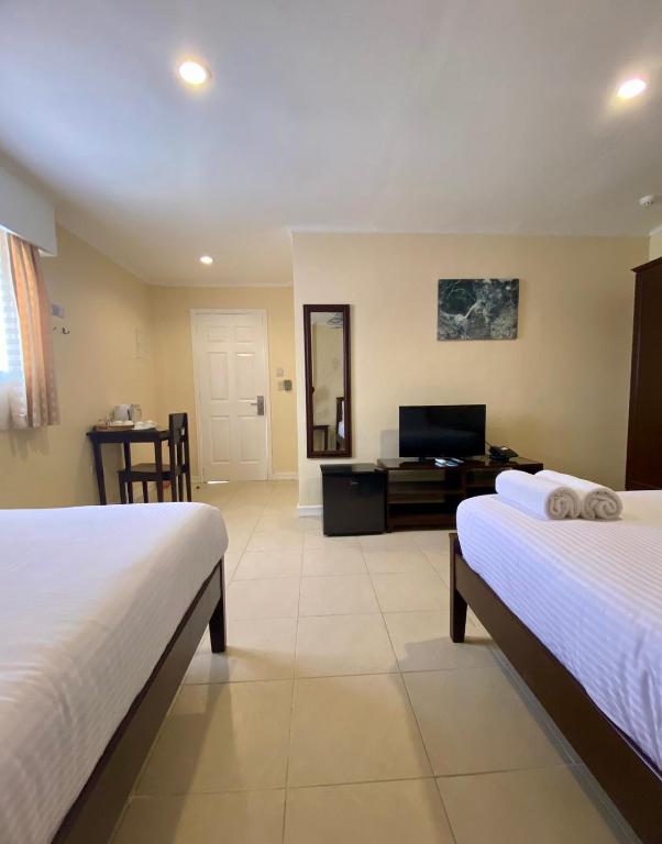 Panglao Regents Park Resort - Standard Family Room (West Wing)