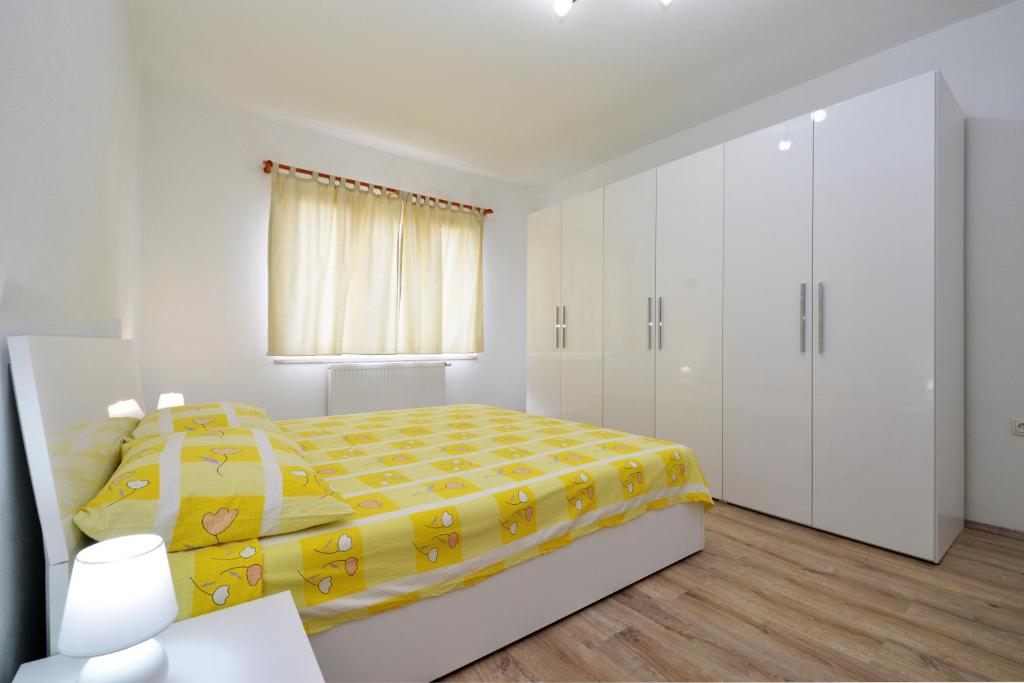 Posteľ alebo postele v izbe v ubytovaní Apartments Goranka 2