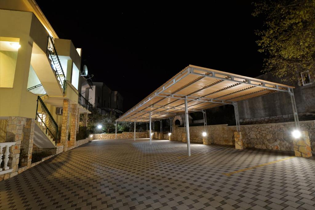 Budova, v ktorej sa apartmán nachádza