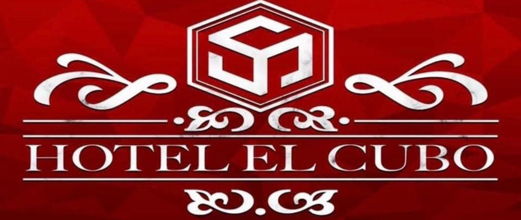 Cardonal的住宿－Hotel El Cubo，红色的旅馆标志