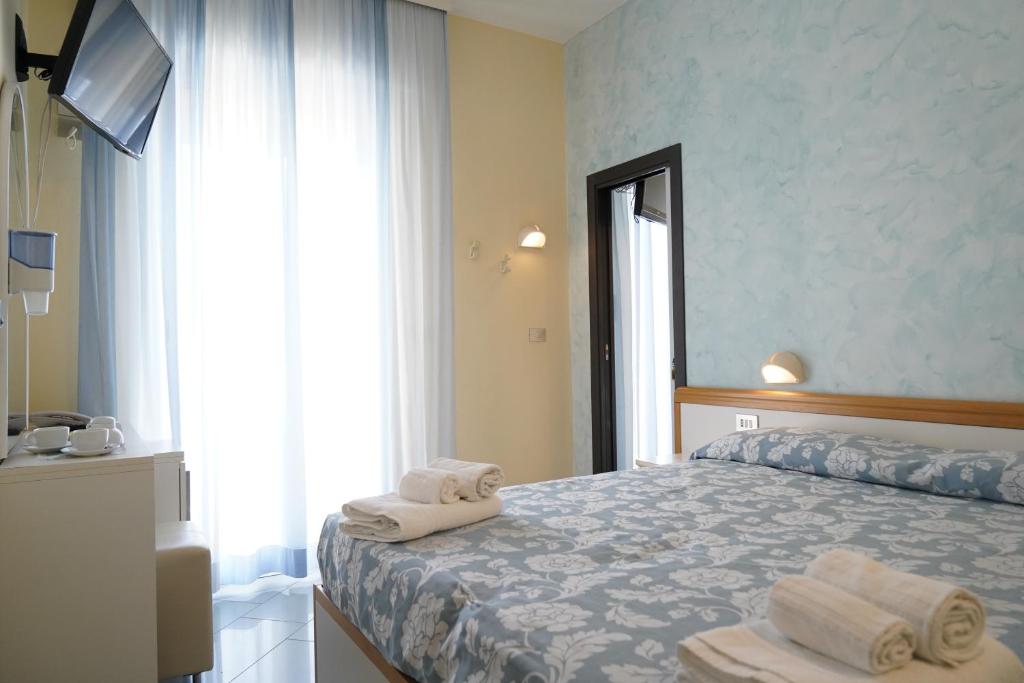 Postel nebo postele na pokoji v ubytování Hotel Embassy