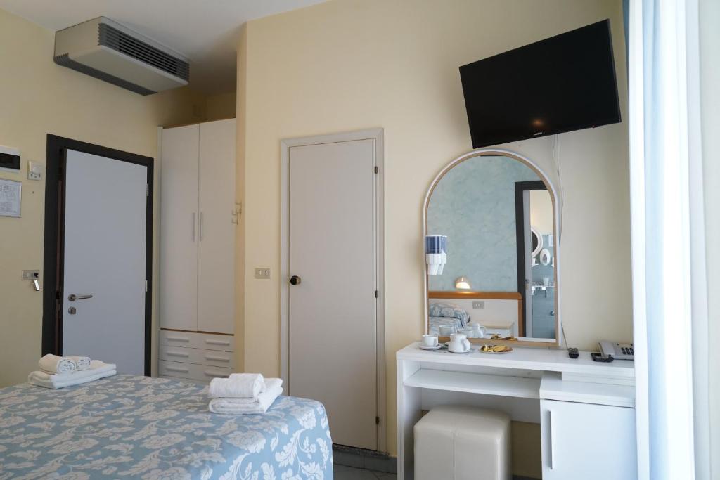 Postel nebo postele na pokoji v ubytování Hotel Embassy
