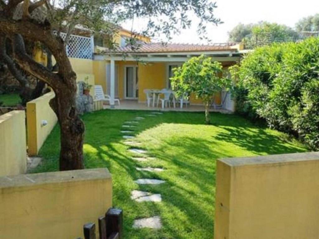 Κήπος έξω από το Apartment in Sardinia near Surf Paradise