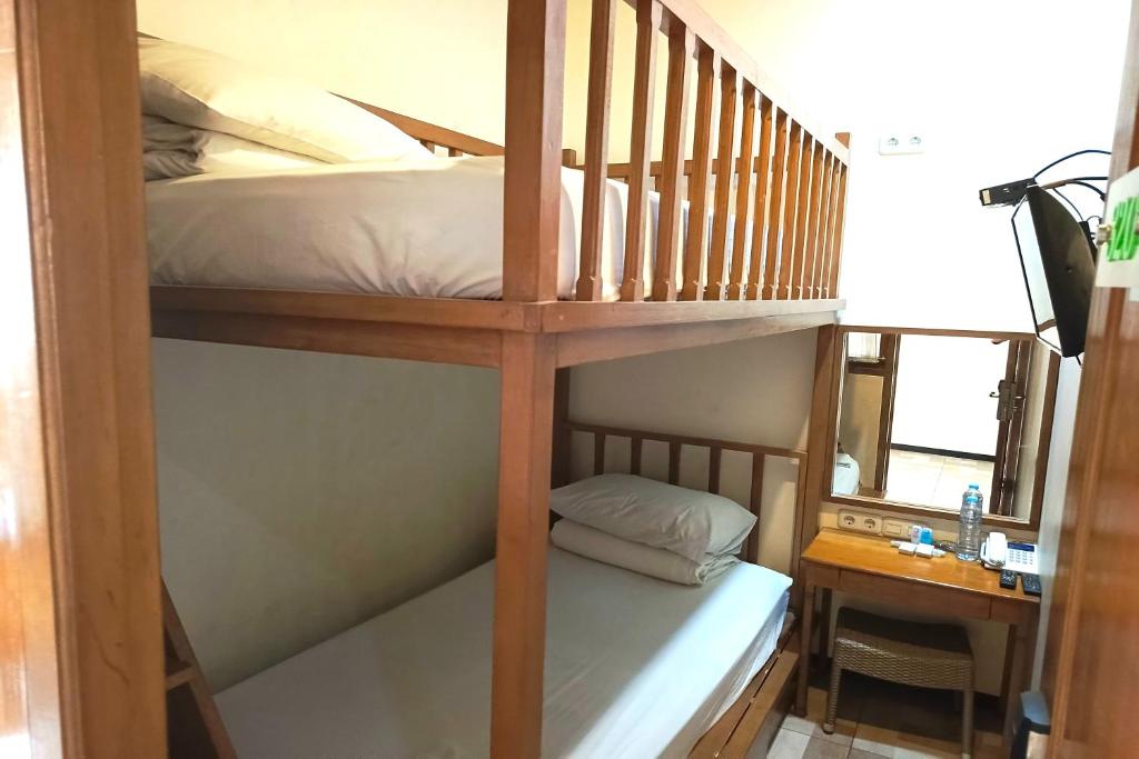 Postel nebo postele na pokoji v ubytování Java Capsule Hotel