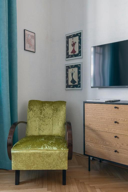 Televízia a/alebo spoločenská miestnosť v ubytovaní Raday Bobo