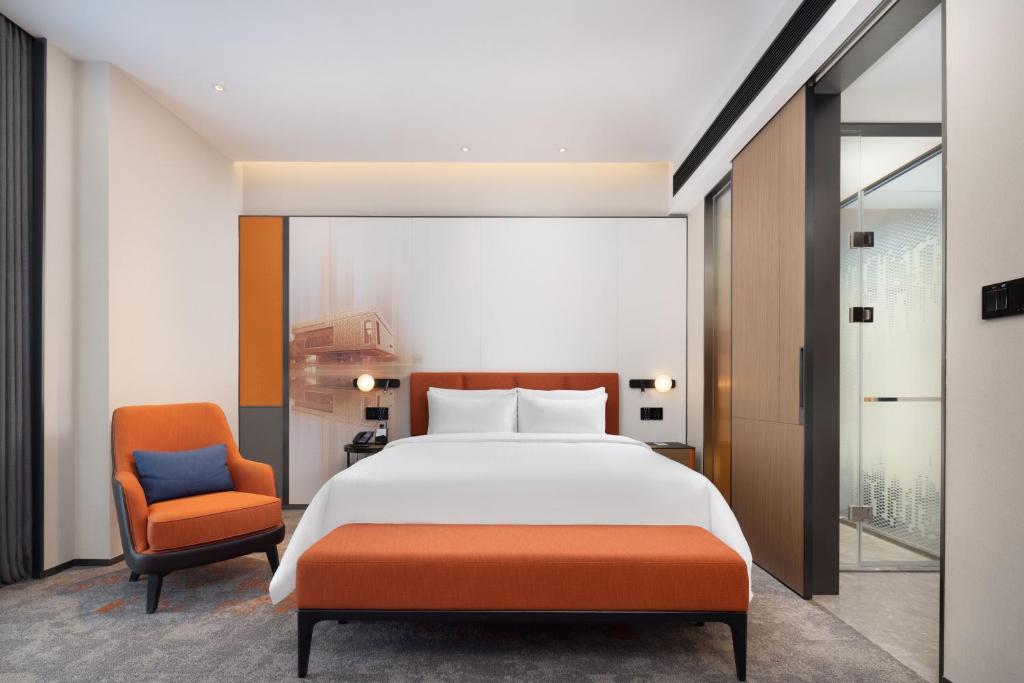 Postel nebo postele na pokoji v ubytování Hampton by Hilton Dongguan Liaobu Songshan Lake Avenue
