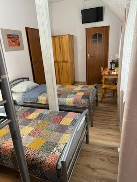Postel nebo postele na pokoji v ubytování ZACISZE