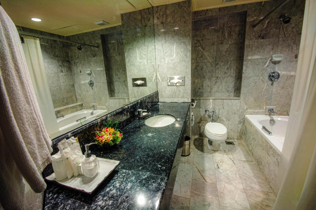 Patong Resort Hotel - SHA Extra Plus - Double Ou Twin Room Deluxe - Bâtiment Wing