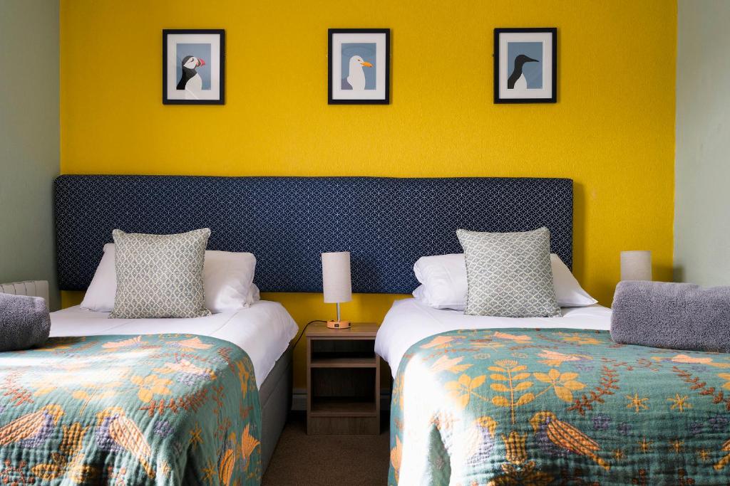 Кровать или кровати в номере Sandcliff Guest House