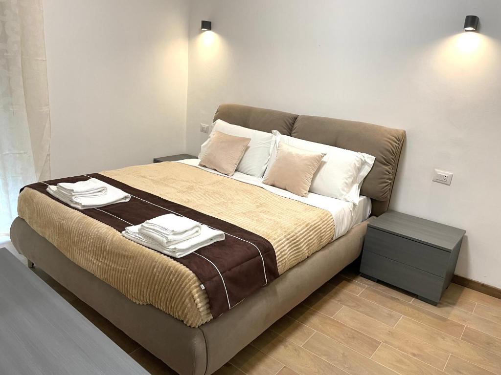 Postel nebo postele na pokoji v ubytování FIERA ROOMS