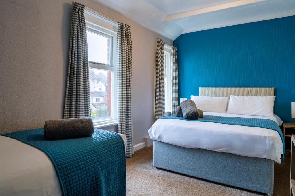 Кровать или кровати в номере Sandcliff Guest House