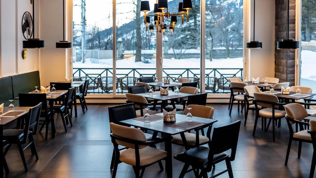 Restaurace v ubytování Nivasana Manali - A Luxury Boutique Hotel