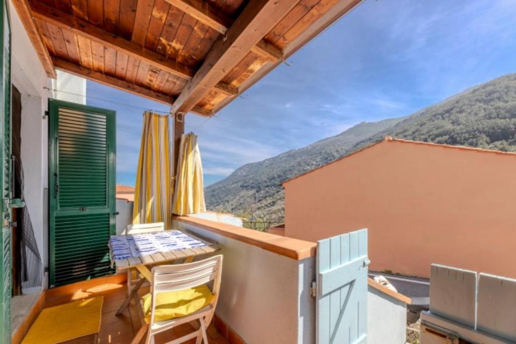 a balcony with chairs and a table with a view at La Margherita alla Zanca - Goelba in Zanca