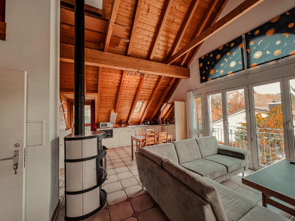 Posezení v ubytování Dachwohnung in Flughafennähe