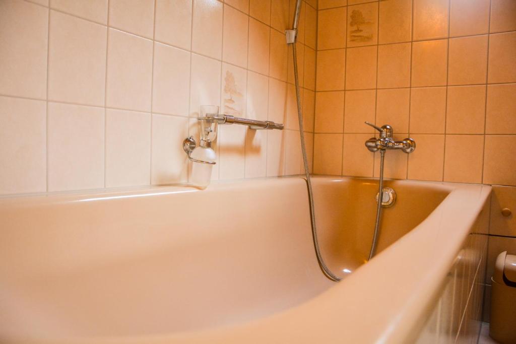 Koupelna v ubytování Dachwohnung in Flughafennähe