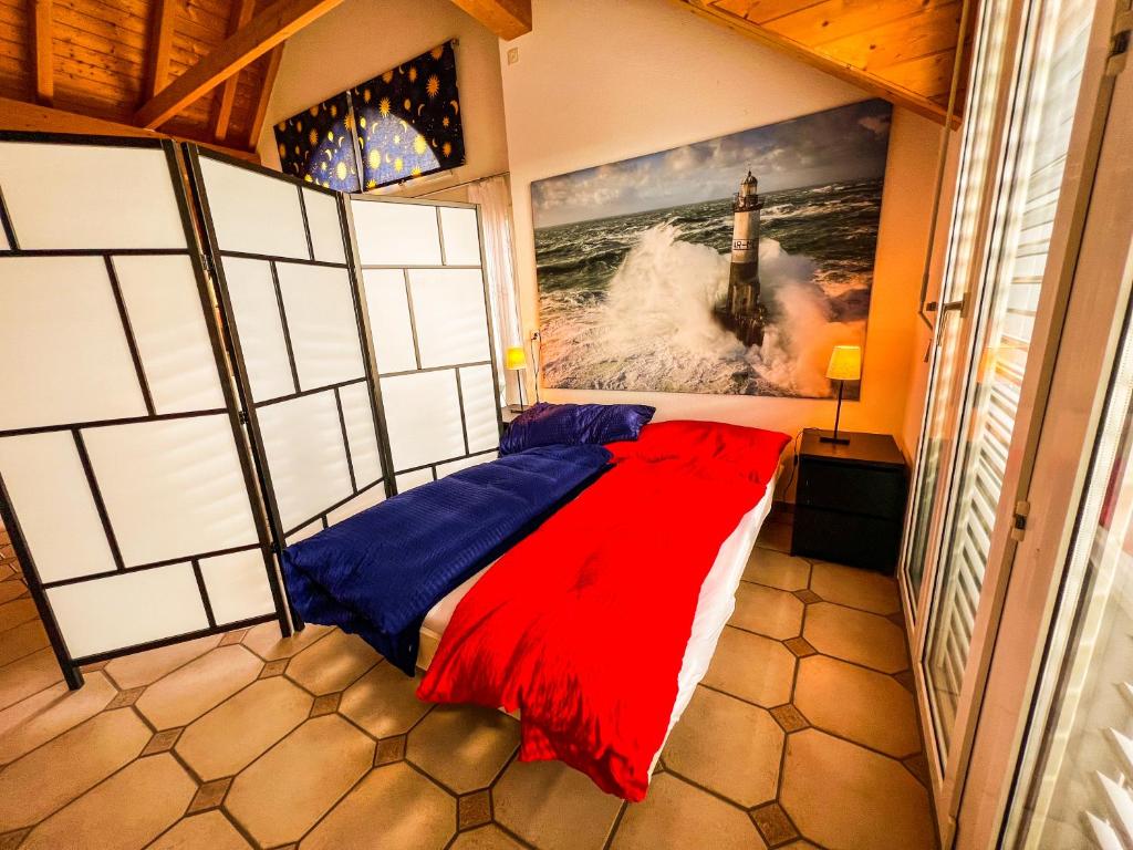 Postel nebo postele na pokoji v ubytování Dachwohnung in Flughafennähe
