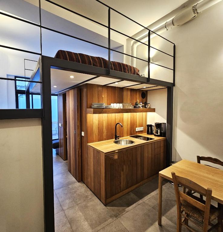Stijlvolle loft met patio in de Acropolis buurt