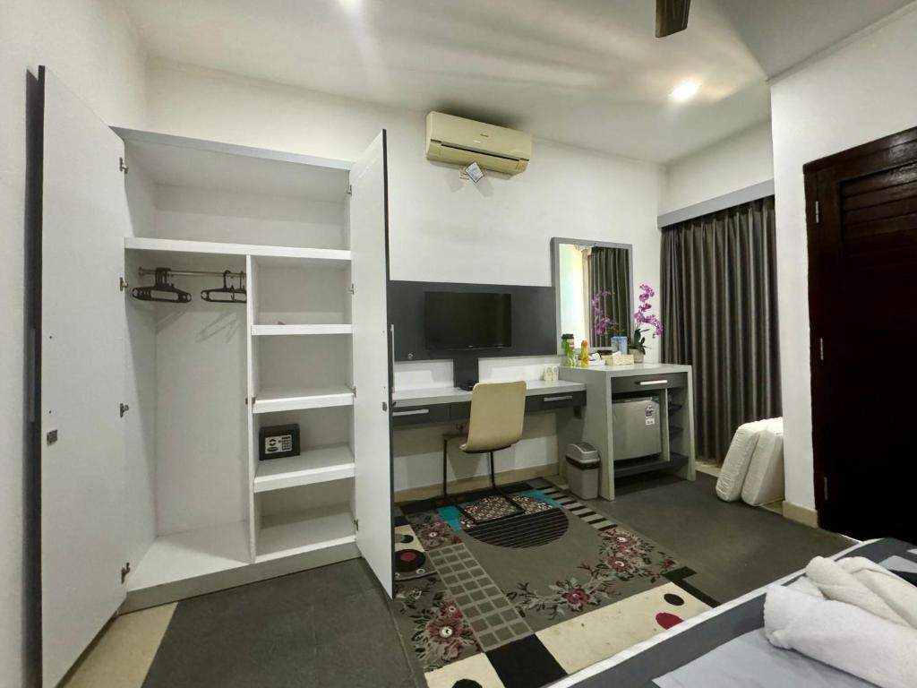 Villa Rumah Putih Abu Abu - 8