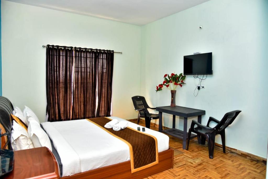 Postel nebo postele na pokoji v ubytování Phoenix View Stay Ooty