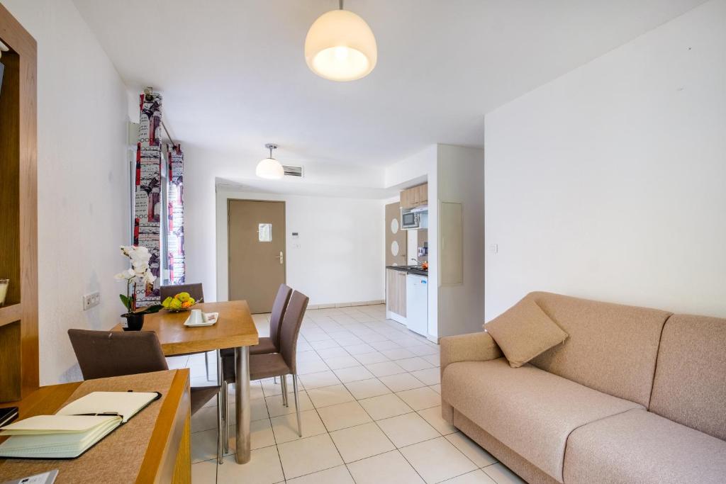 Posezení v ubytování Comfort Aparthotel Antibes Le Maestria