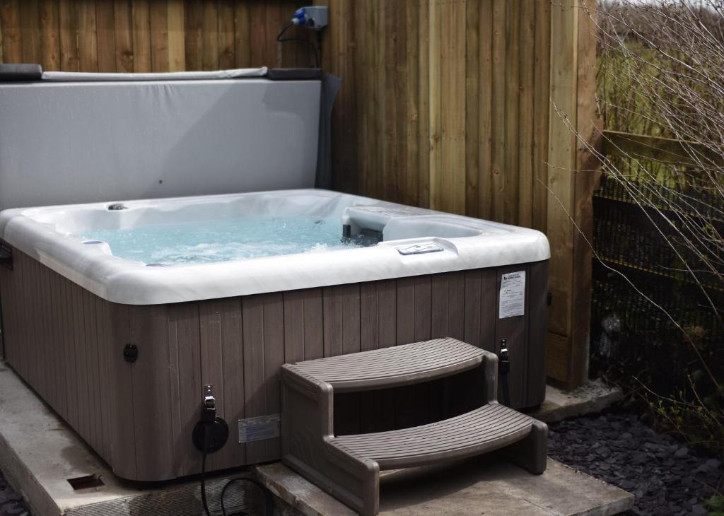 Old Round House with hot tub, Padstow (updated prices 2024)