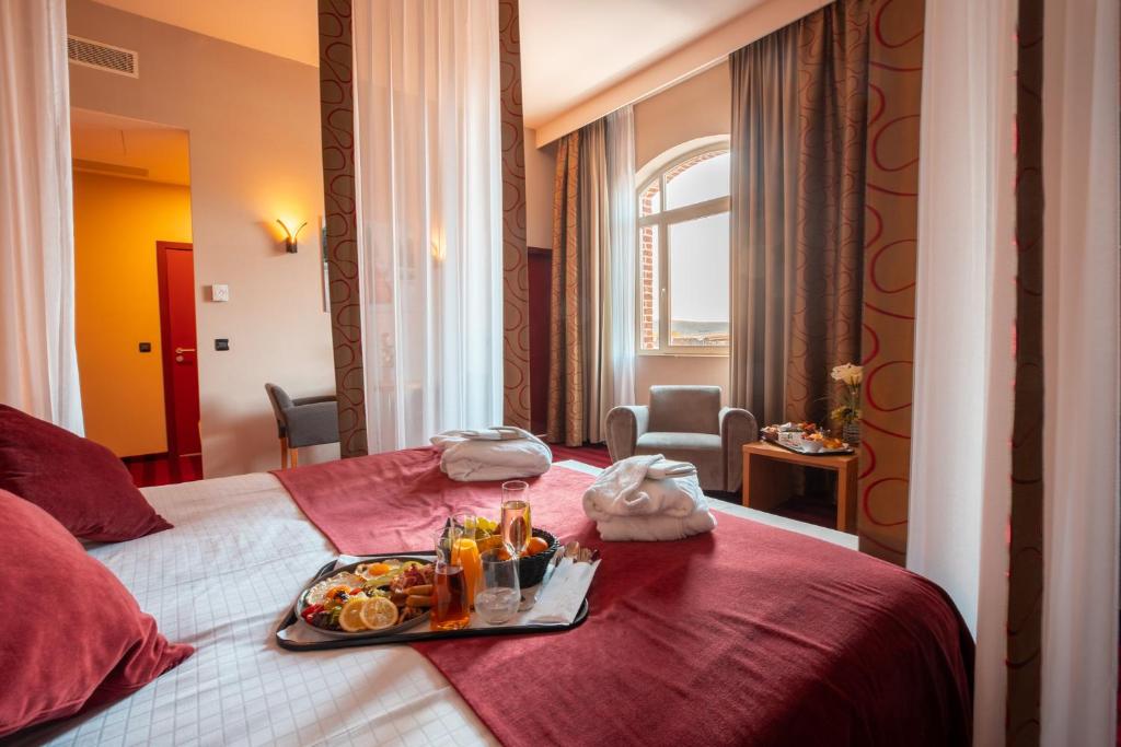 Postel nebo postele na pokoji v ubytování Hotel Verviers Van der Valk