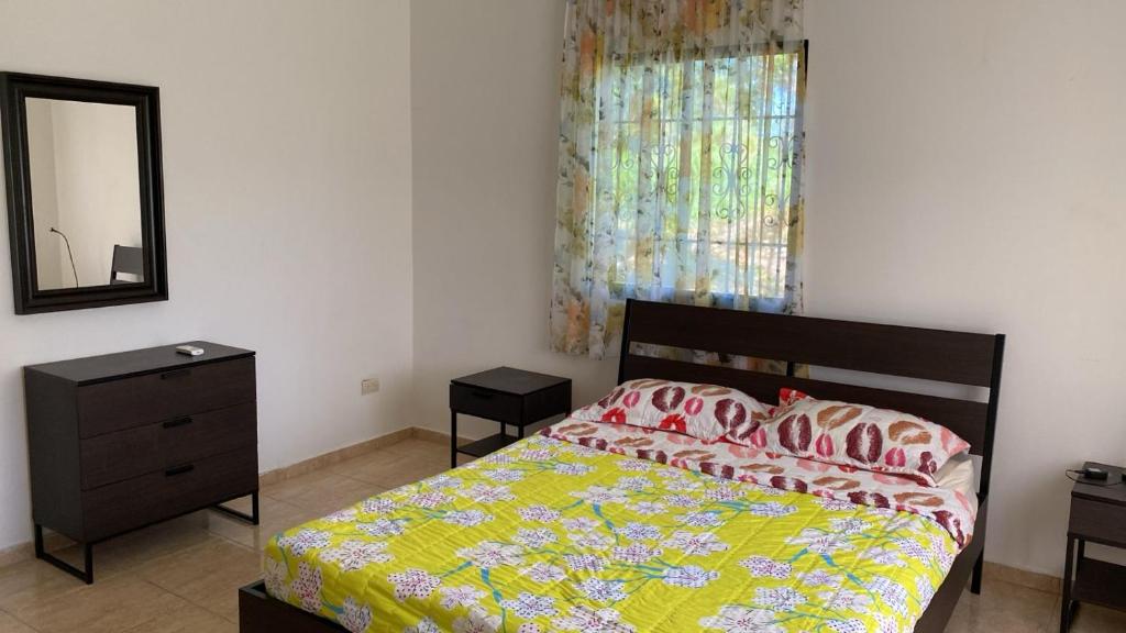 Postel nebo postele na pokoji v ubytování Caleton Group