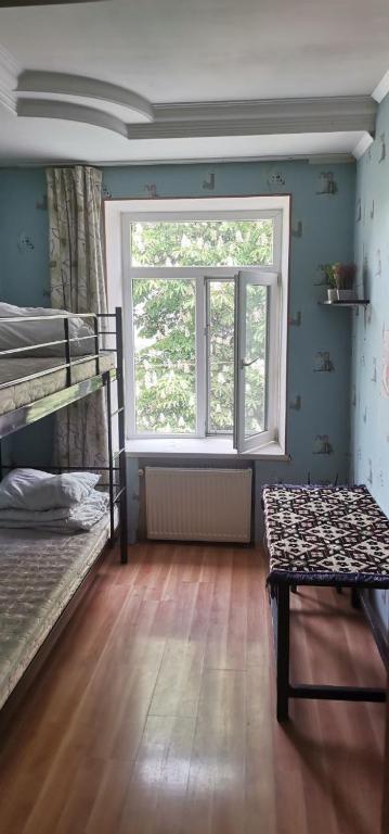 Postel nebo postele na pokoji v ubytování Kosher Hostel