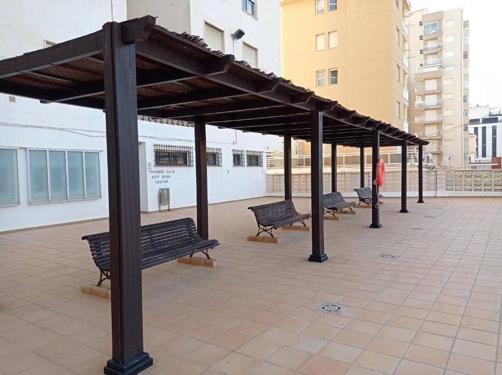 Balkón nebo terasa v ubytování Apartamentos Bonaire 1ª Linea Wifi Solo Familias Serviplaya