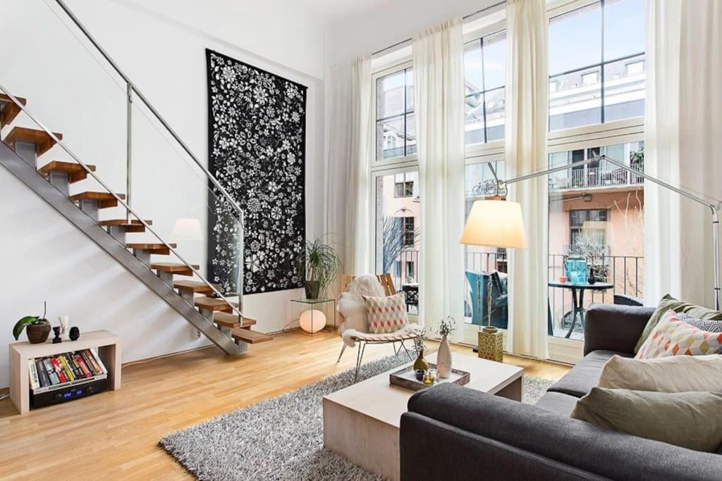Ruang duduk di Spectacular loft in the middle of Oslo City Centre
