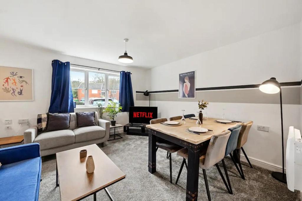 a living room with a table and a couch at Beautiful Lincoln Abode - Sleeps 6 - Parking in Lincoln
