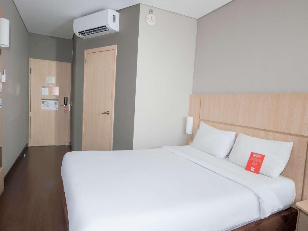 Cama ou camas em um quarto em ibis Medellin