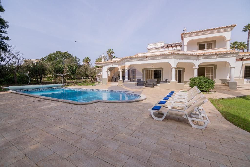 Villa Luxury Suites, Heated Outdoor Pool