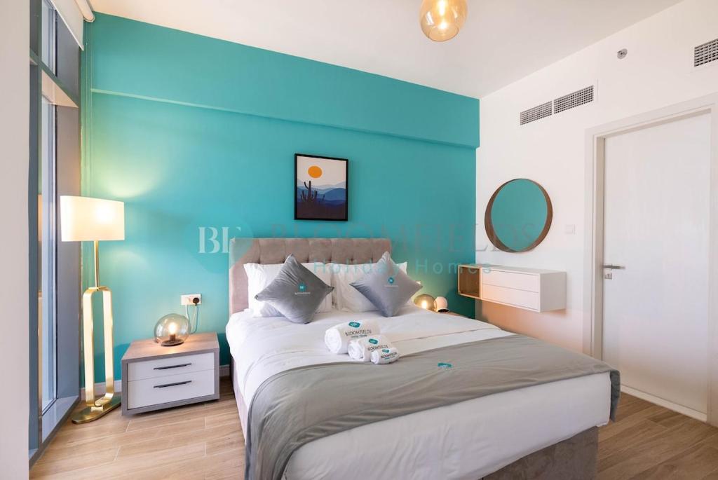 Postel nebo postele na pokoji v ubytování Iconic Duplex Apartment In Raha