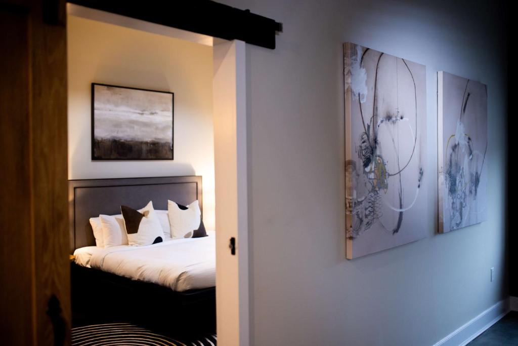 Postel nebo postele na pokoji v ubytování Watt Hotel Tapestry Collection by Hilton