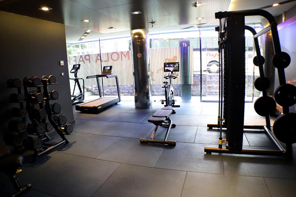 Fitness centrum a/nebo fitness zařízení v ubytování Yomo Mola Park