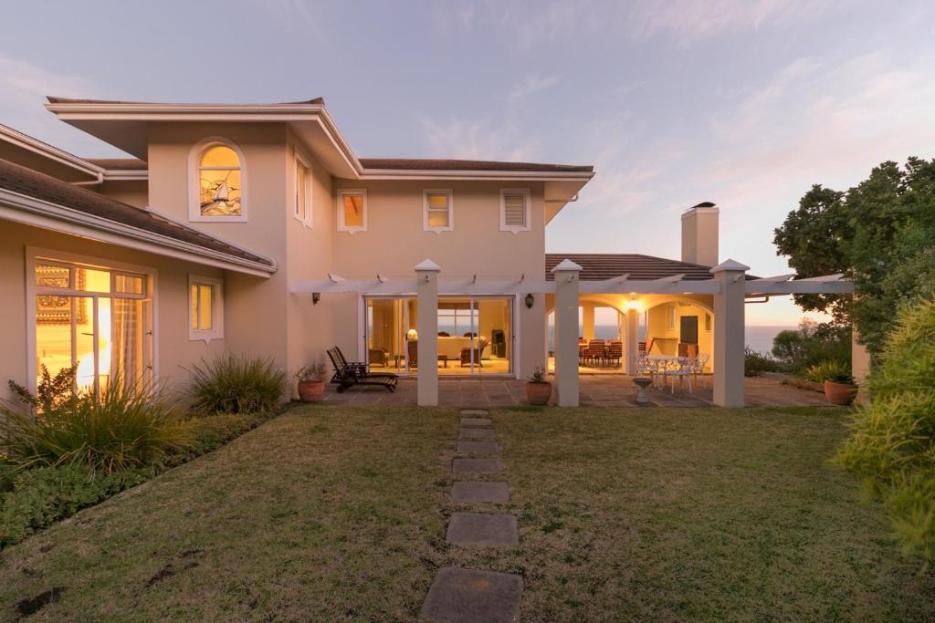 a home with a view of the backyard at Ocean House in Knysna